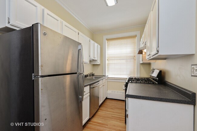 Building Photo - 807 Judson Ave