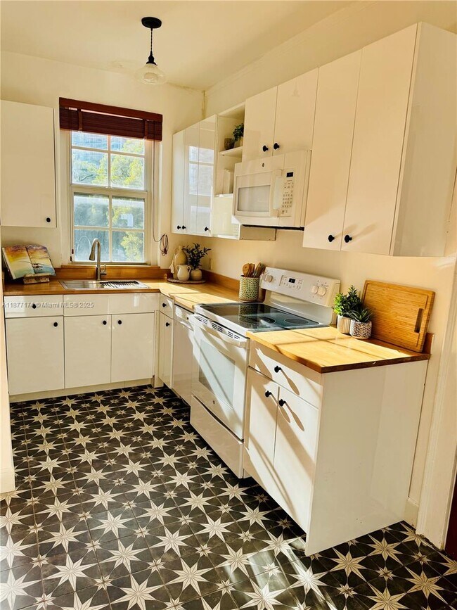 Building Photo - 3224 Biscayne Blvd