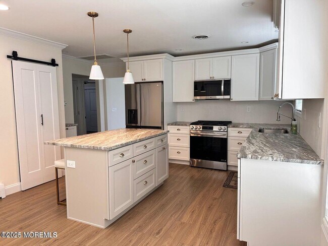 Building Photo - 7 Carlsbad Dr