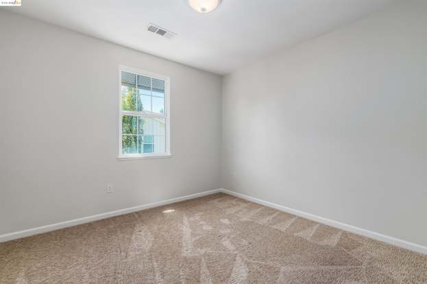 Building Photo - 251 Birch Creek Dr