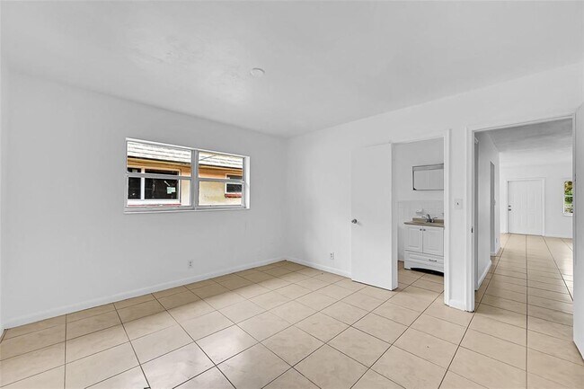 Building Photo - 1218 NW 6th Ave