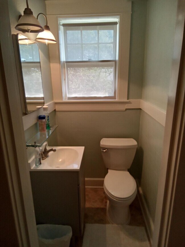 Building Photo - Fully Furnished Home Just Minutes From LU