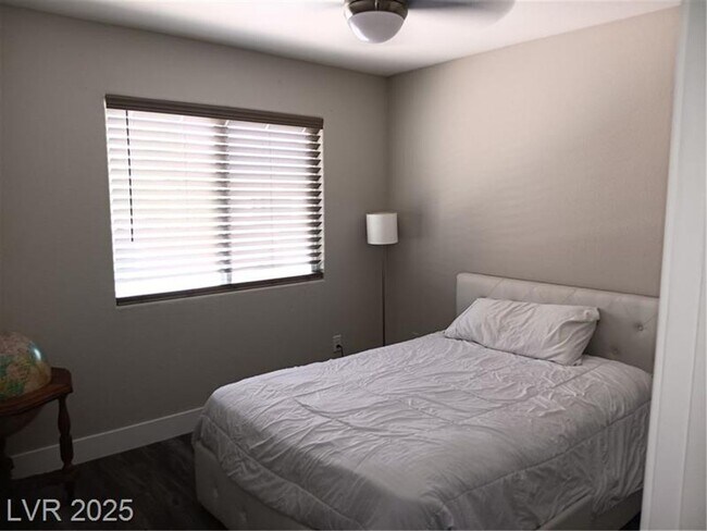 Building Photo - COMING SOON! NORTHWEST GEM! SPACIOUS HOME ...