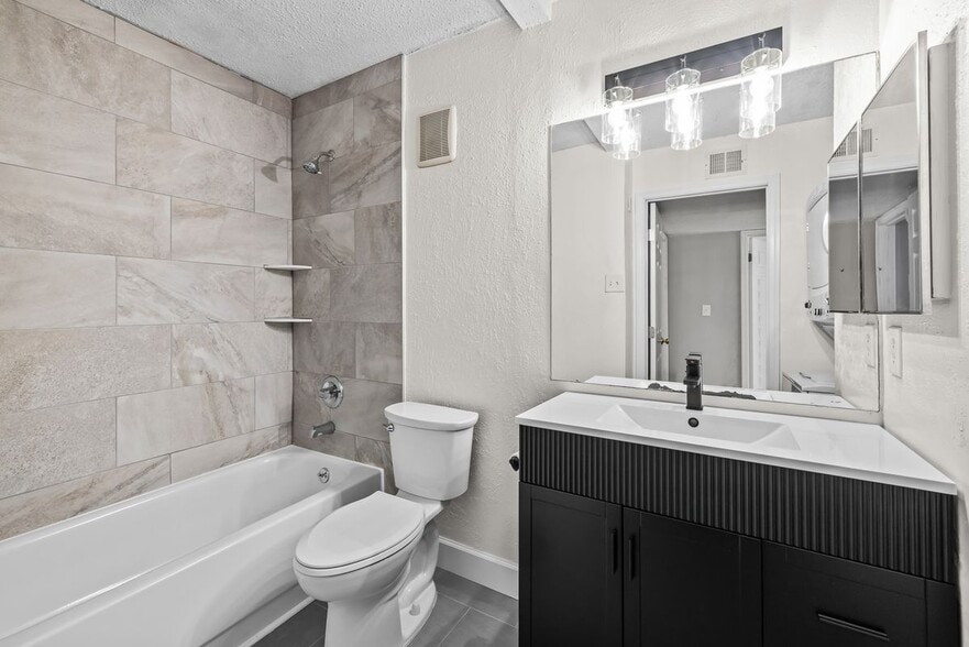 Building Photo - 3350 Altamont Rd S