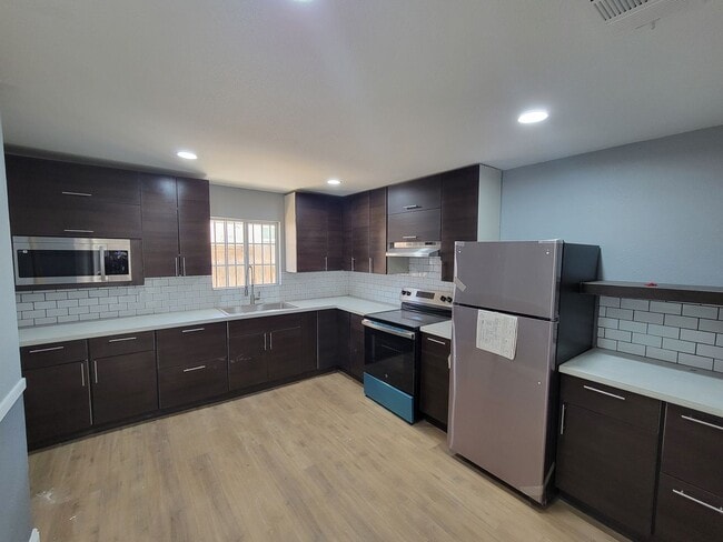 Building Photo - Beautifully Remodeled 5-Bedroom, 3-Bathroo...