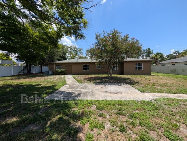 Building Photo - 808 N Mac Dill Ave
