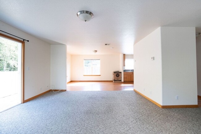 Building Photo - 2712 Meadow Creek Way