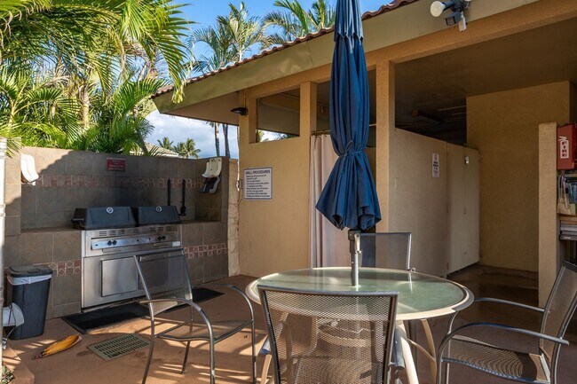 Building Photo - Fully Furnished 2 Bed/1.5 Bath, Maui Gardens Condo with Resort Amenities and Steps to the Beach!