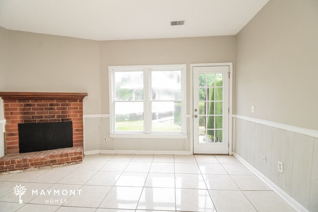 Building Photo - 121 Village Walk