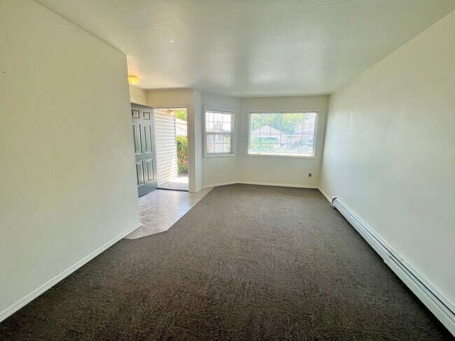 Building Photo - 209 E 18th Ave