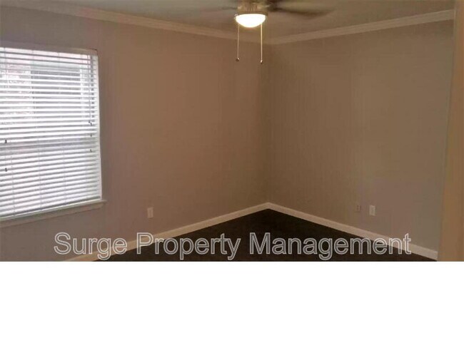 Building Photo - 1124 N Center St