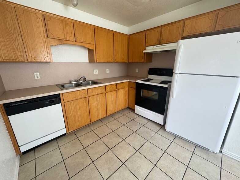 Building Photo - 4505 Deek Dr