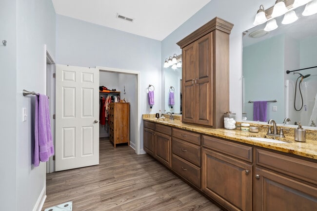 Building Photo - 930 Loring Mill Rd