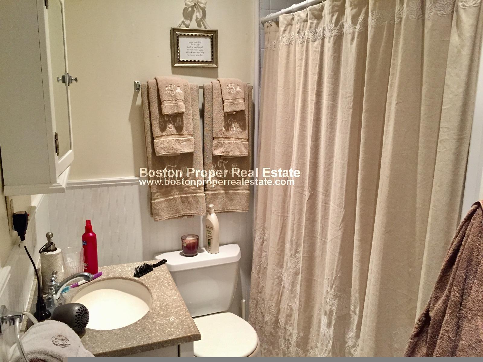 Building Photo - 31 Gloucester St