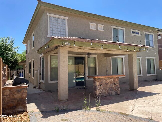 Building Photo - 16054 W Shangri La Rd