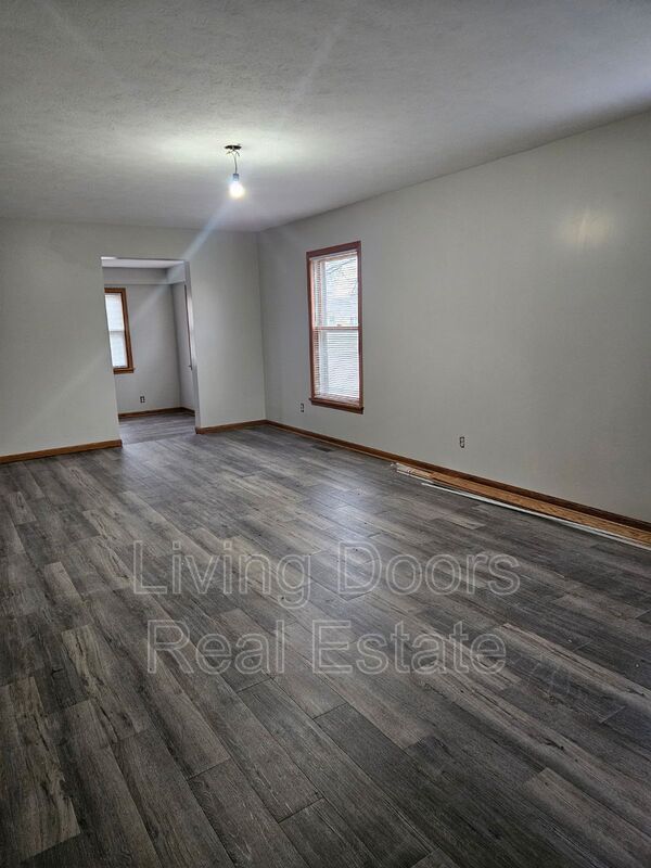 Building Photo - 621 S Union Ave