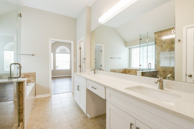 Building Photo - 815 Robins Way