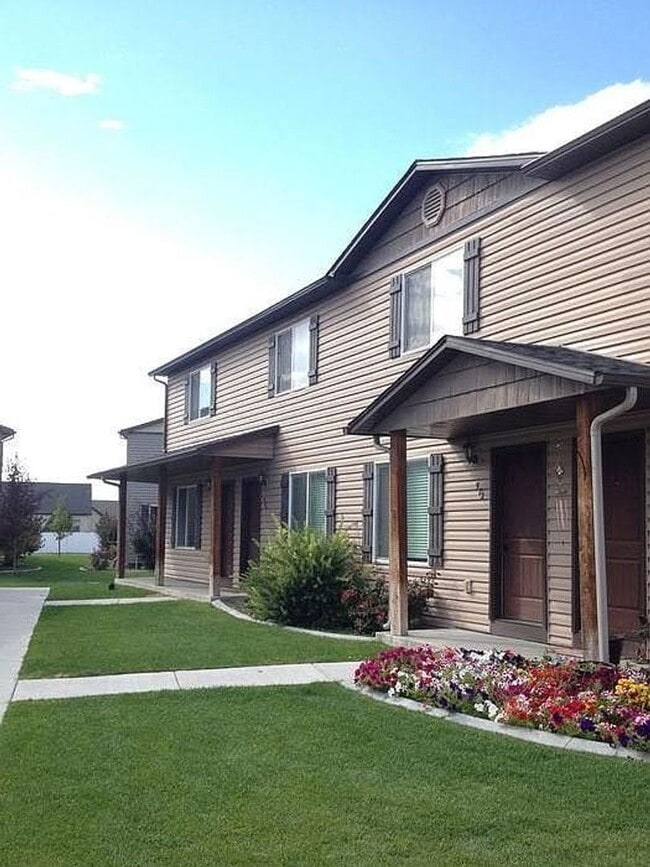 Building Photo - 3 bed, 1.5 bath Townhome in The Meadows