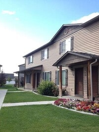 Building Photo - 3 bed, 1.5 bath Townhome in The Meadows