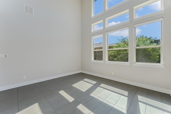 Building Photo - 613 Baylee Love Ln E