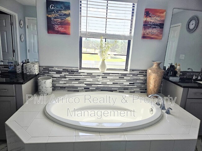 Building Photo - 12860 Satin Lily Dr