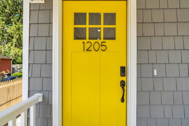 Building Photo - 1205 7th Ave