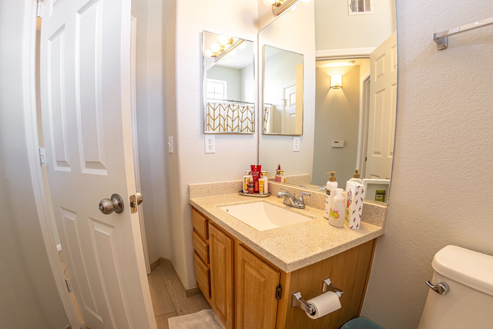 Building Photo - 5855 Valley Dr