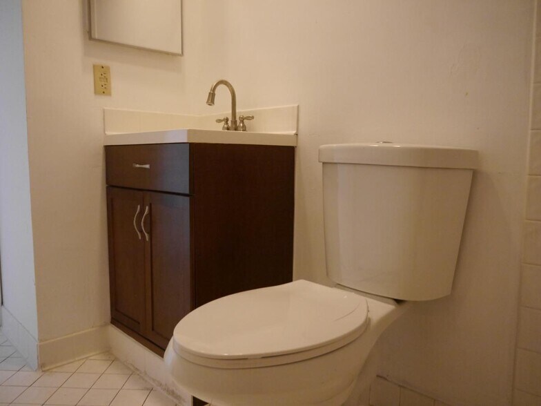 Bathroom 1of2 - 6558 NW 172nd Ln