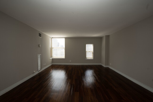 Building Photo - 100 W Chestnut St