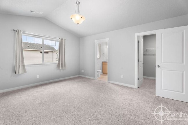 Building Photo - 4712 NE 37th Ct