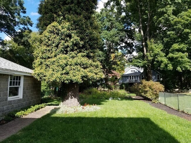 Building Photo - 30 Quarry Ln