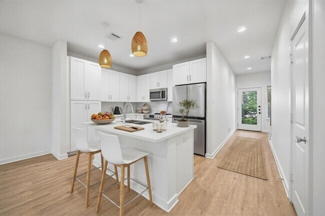 Building Photo - 5710 Elysian St
