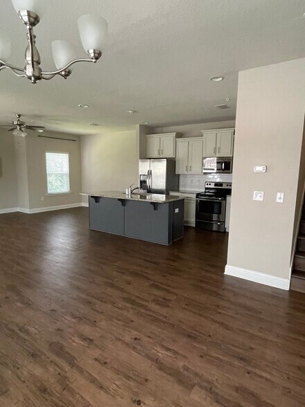 Building Photo - 6891 Spaniel Dr