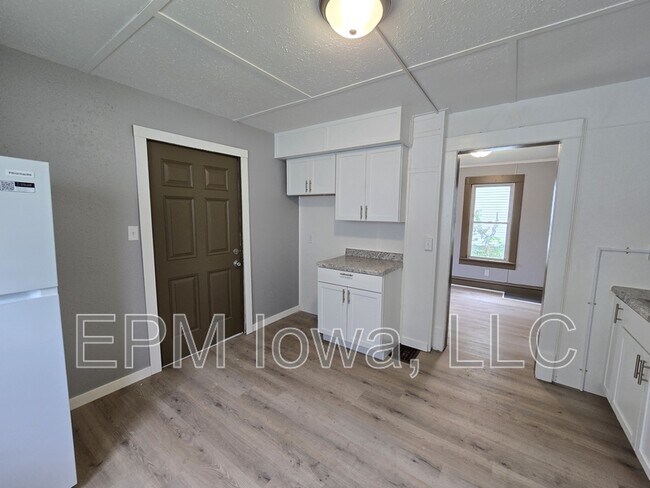 Building Photo - 716 Fowler St
