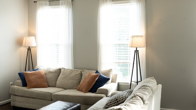 Building Photo - Modern 3 Level Townhome with 2 Car Garage