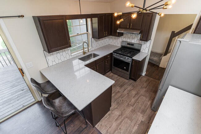Building Photo - 2521 Woodmeadow Dr SE