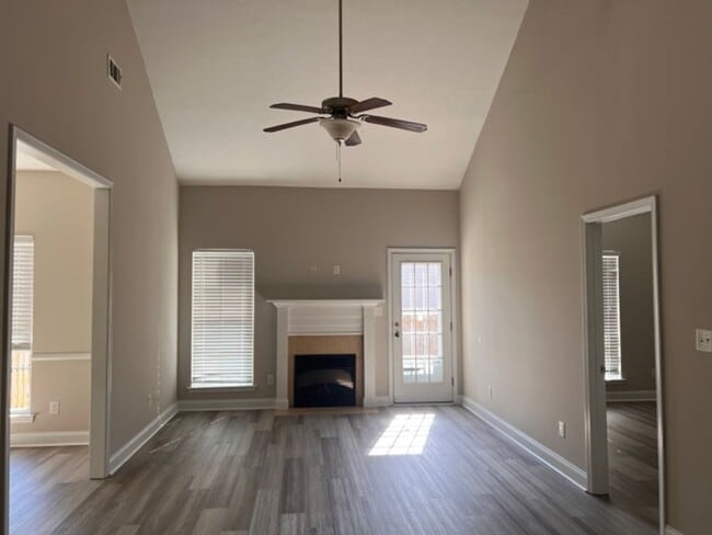 Building Photo - 338 High Meadows Pl