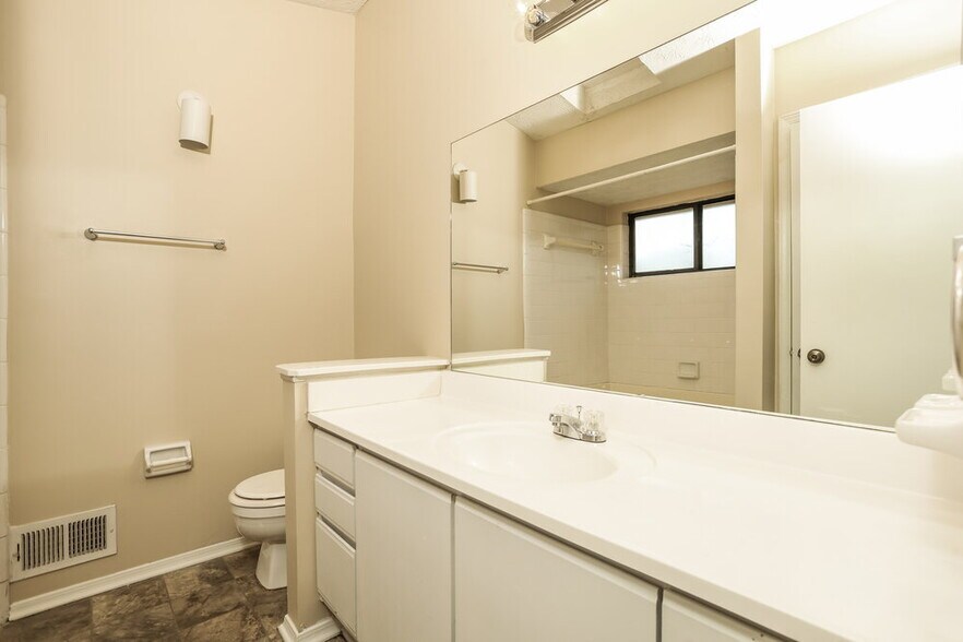 Building Photo - 5207 Great Meadows Rd