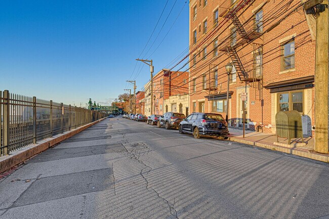 Building Photo - 81 Southside Ave