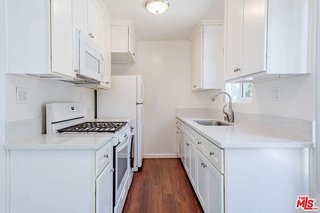 Building Photo - 11749 Riverside Dr