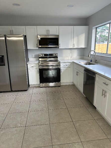 Building Photo - 1552 Baker St NE