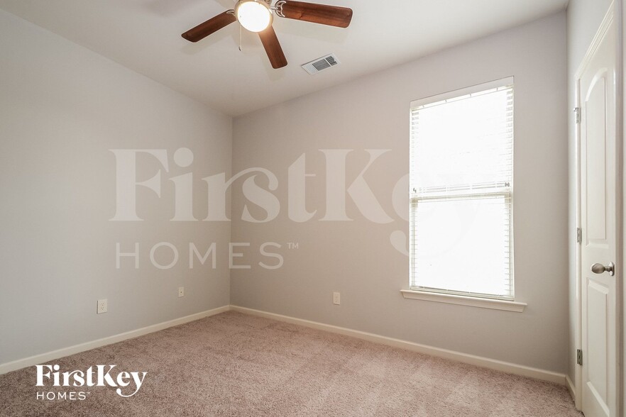 Building Photo - 4439 Sierra Ln