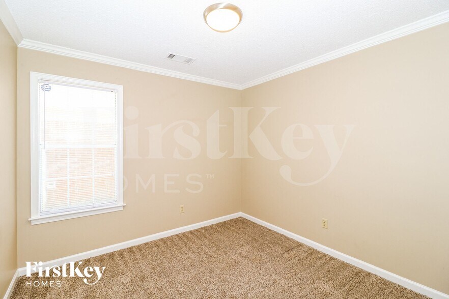 Building Photo - 8930 Lake Springs Cove