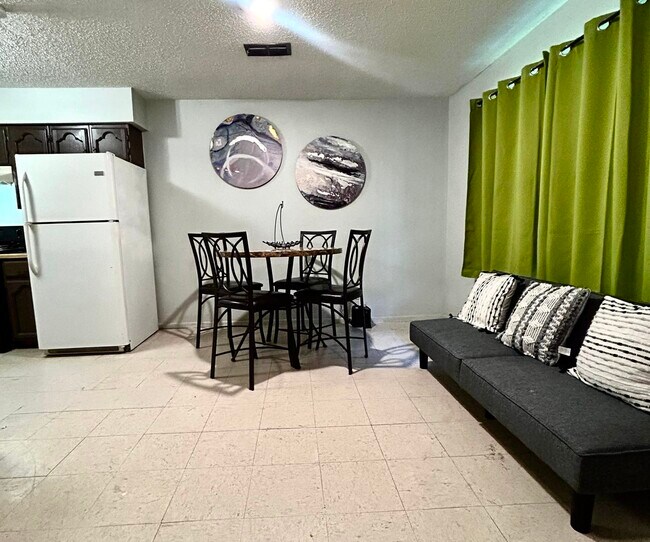 Building Photo - 1219 Willow St