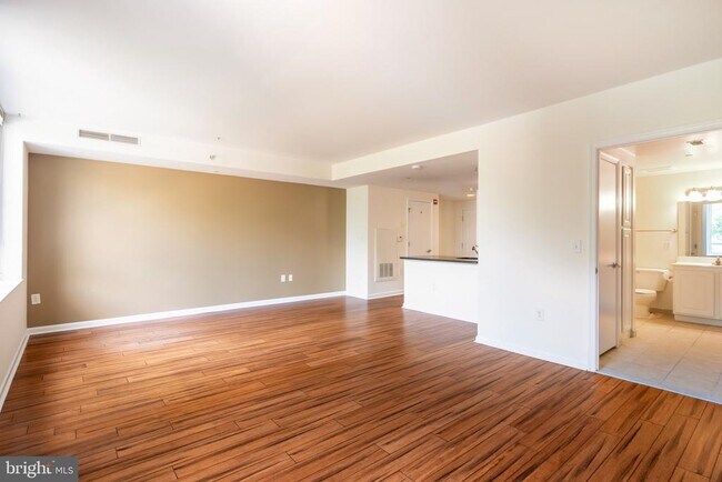 Building Photo - 355 I St SW