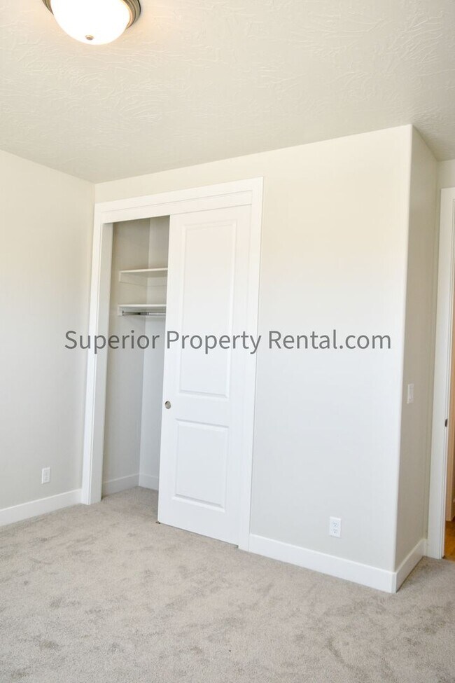 Building Photo - Newer 3 Bed, 2 Bath home in Brio