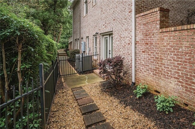 Building Photo - 8630 Moor Park Run