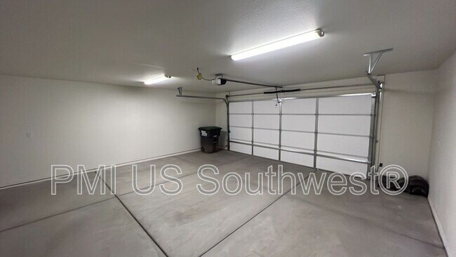 Building Photo - 5018 S Rosemary Dr