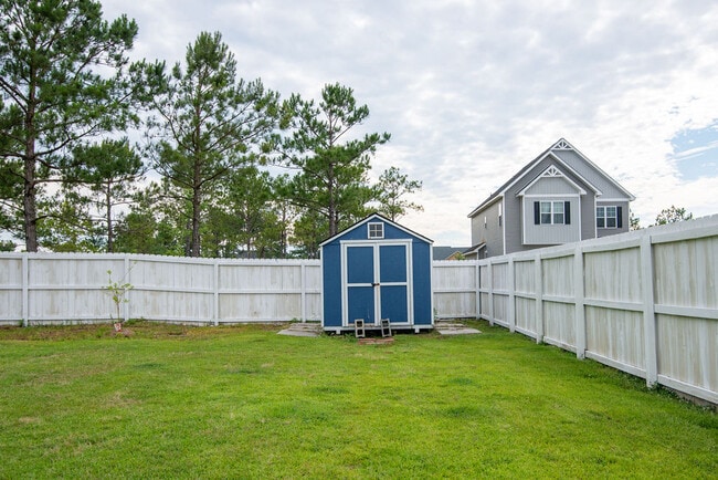 Building Photo - 601 Winfall Dr