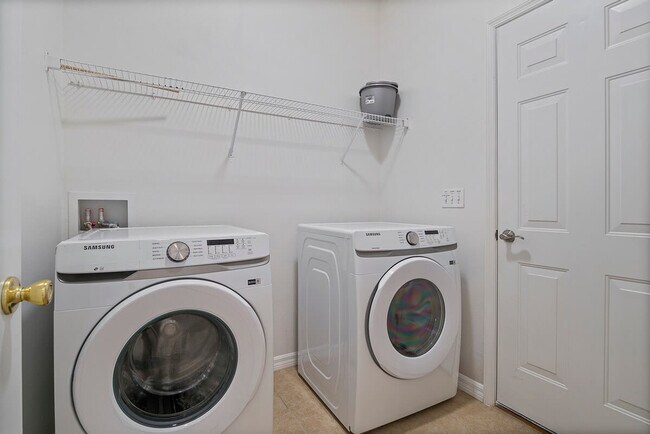 Building Photo - 11 Wheeler Ln